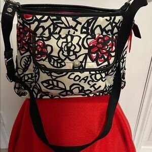 Coach Kyra Poppy Medium Crossbody Purse - Floral / Daisy